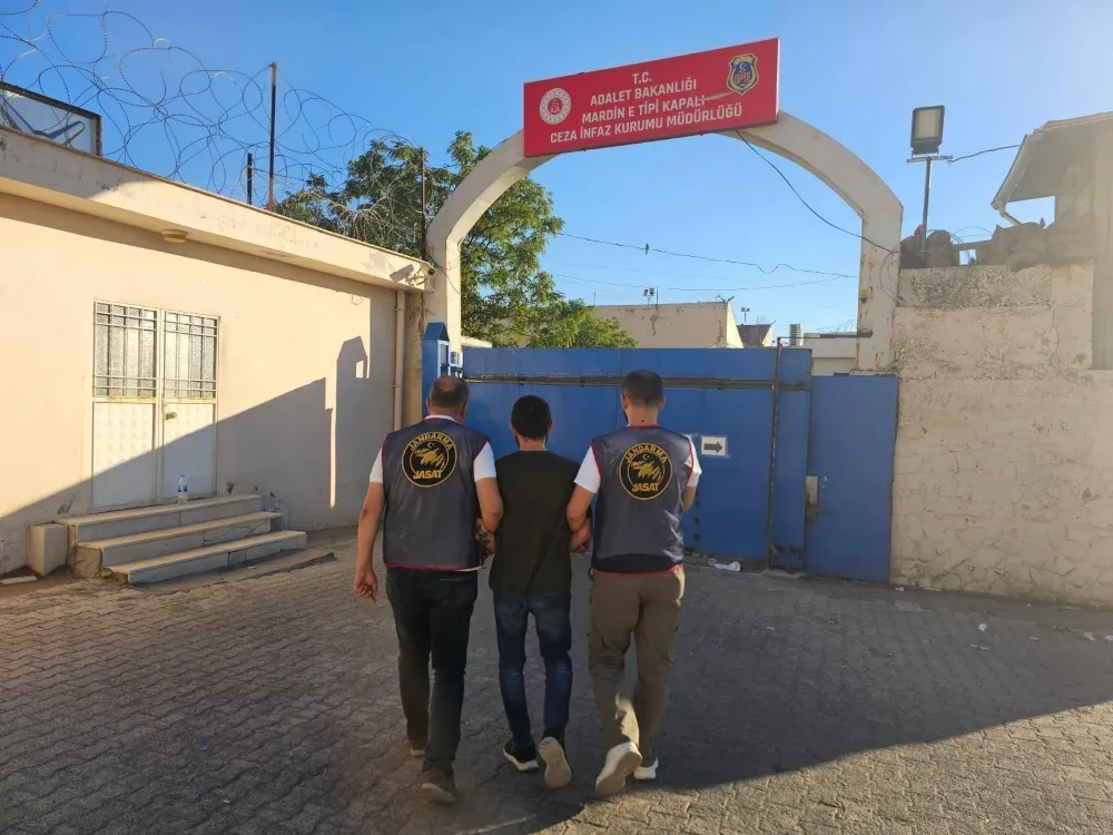 Nusaybin’de 43 yıl hapis cezası bulunan şahıs jandarma ekipleri tarafından sahte kimlikle yakalandı 